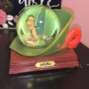 Peter Pan snow globe: great condition no chips
